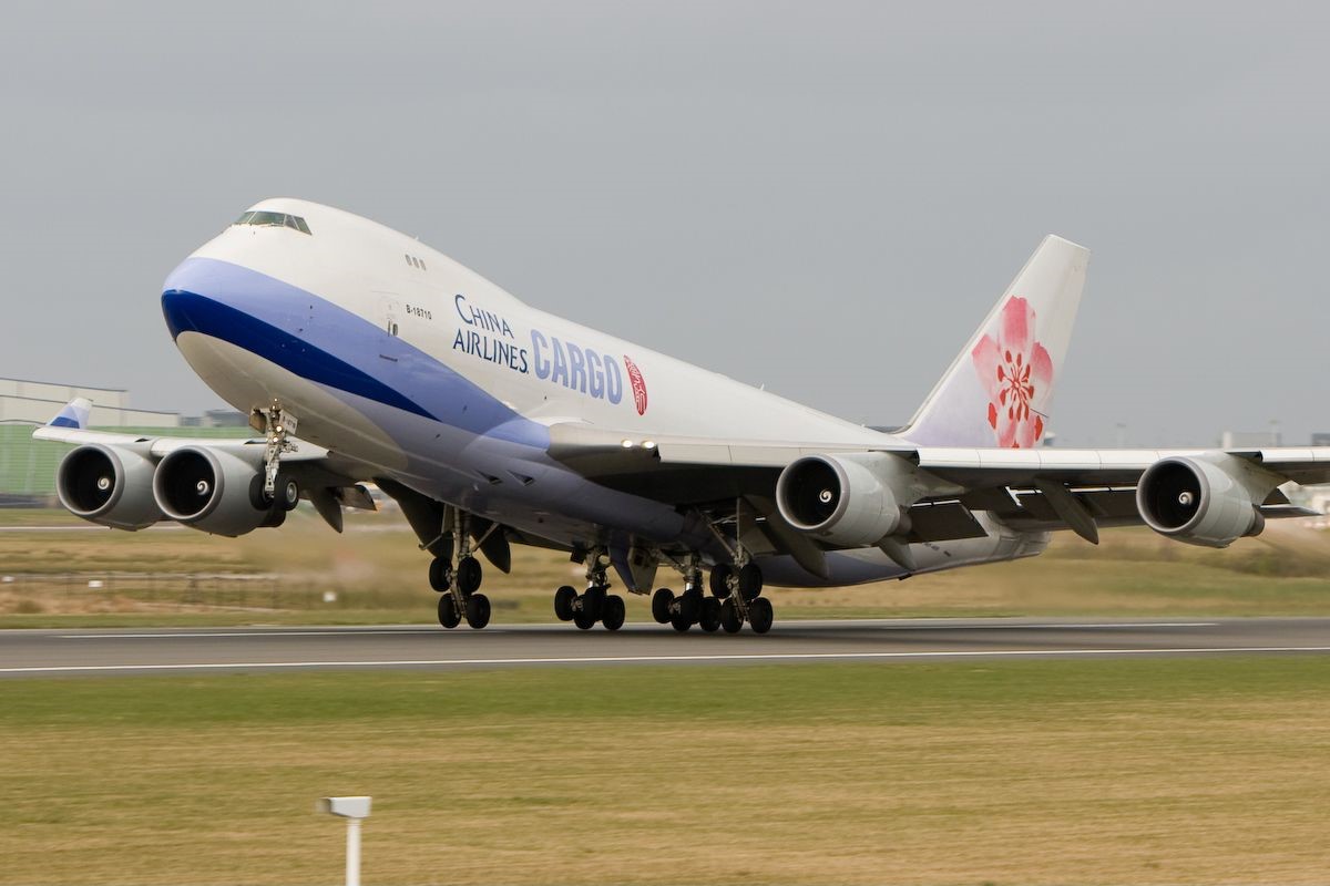 台湾中华航空-飞机照片5-裁剪后.jpg